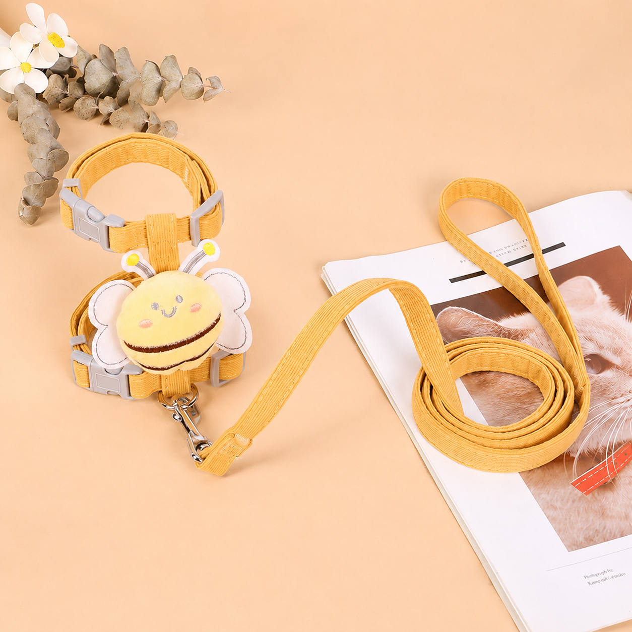 Cute Bee Adjustable Cat Harness & Leash Set – Escape-Resistant Chest Harness for Cats & Small Dogs